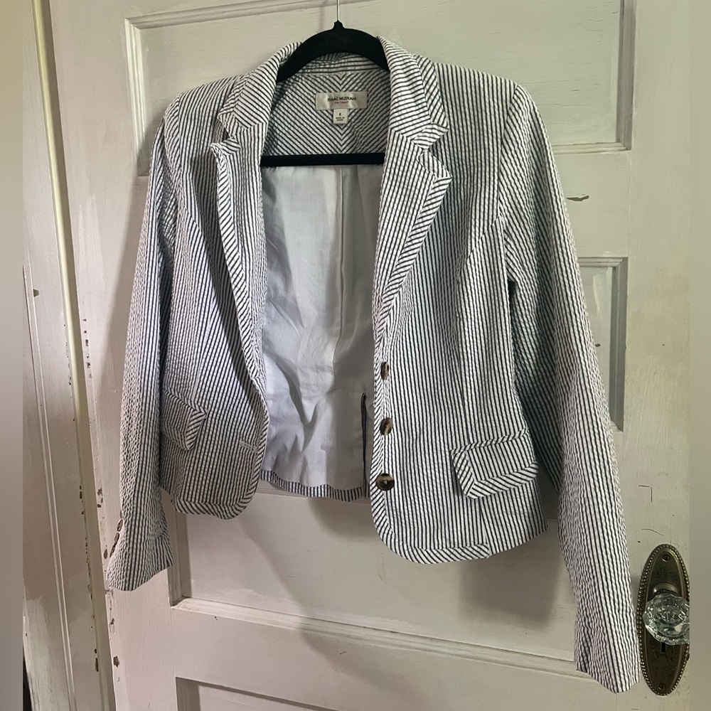 ☀️Isaac Mizrahi White and Blue Striped Blazer